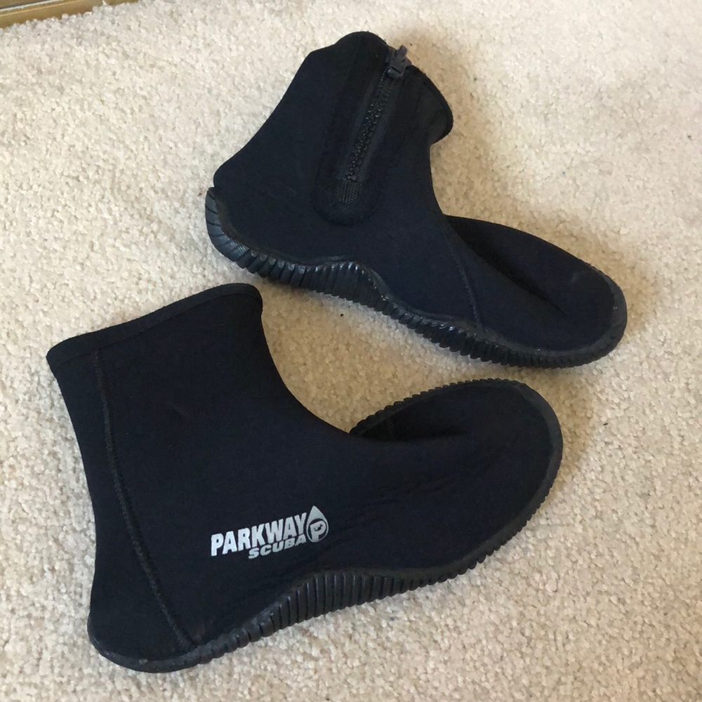 Women’s size 7 boot for diving